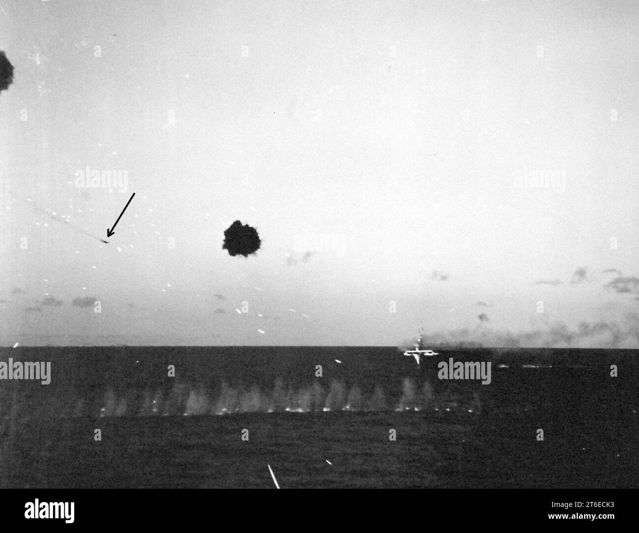 USS Kadashan Bay (CVE-76) under kamikaze attack 8 January 1945 Stock Photo