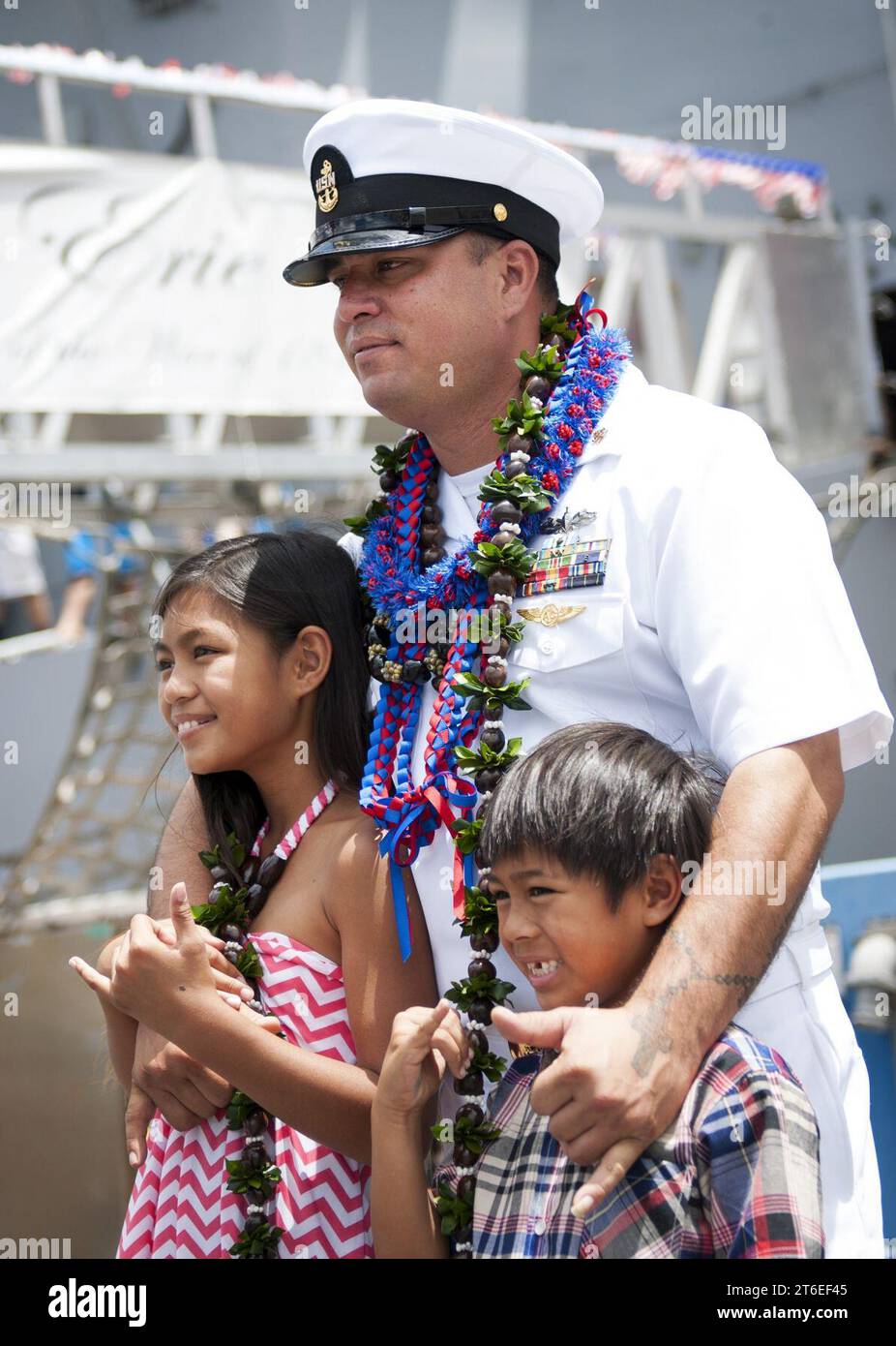 USS Lake Erie 140616 Stock Photo Alamy