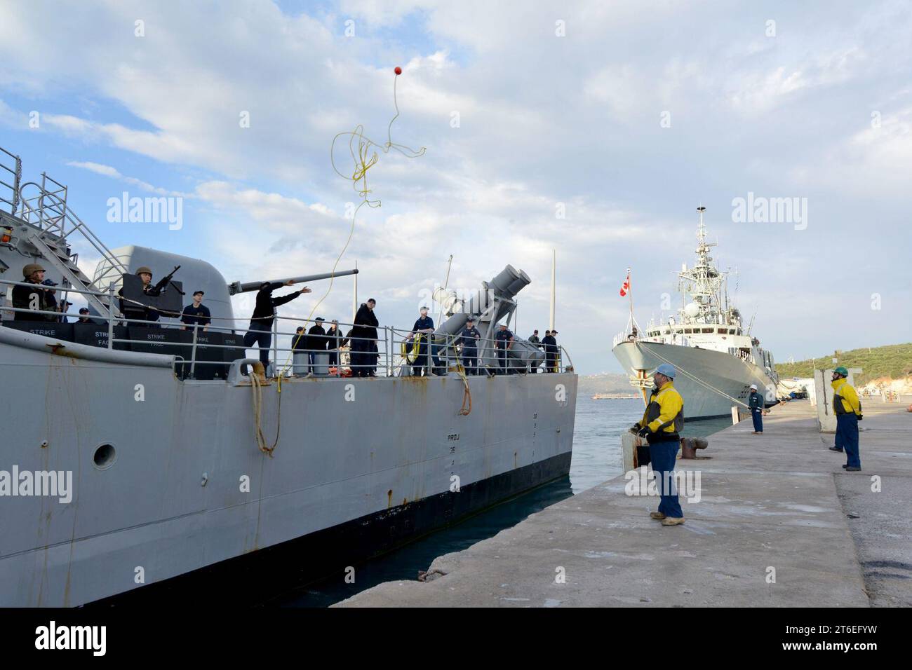 USS Leyte Gulf and HMCS Toronto in Greece Stock Photo