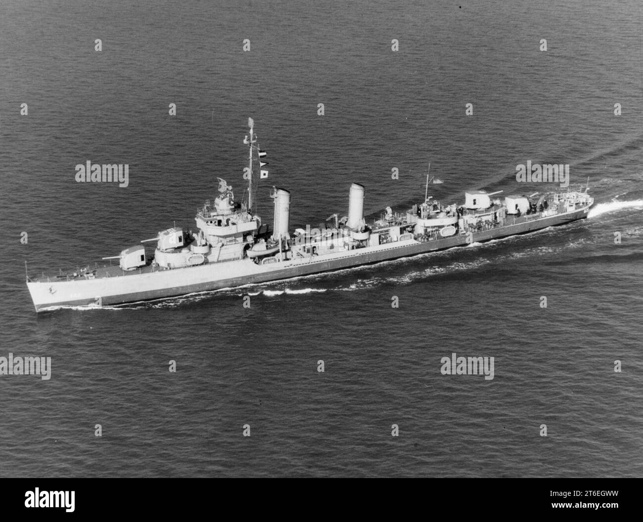 USS Maddox (DD622) underway at sea on 17 November 1942 Stock Photo Alamy