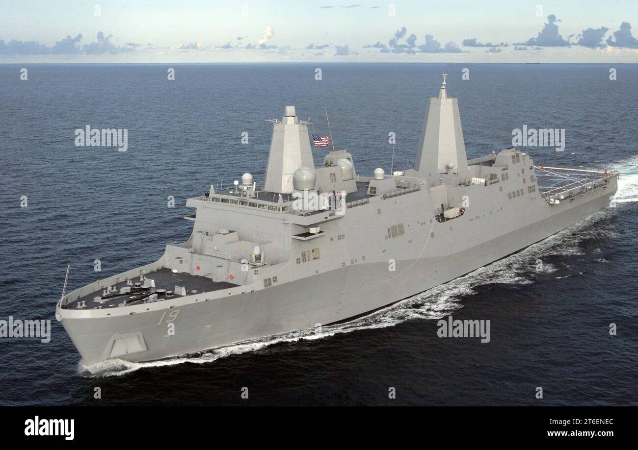 uss-mesa-verde-10091902-stock-photo-alamy