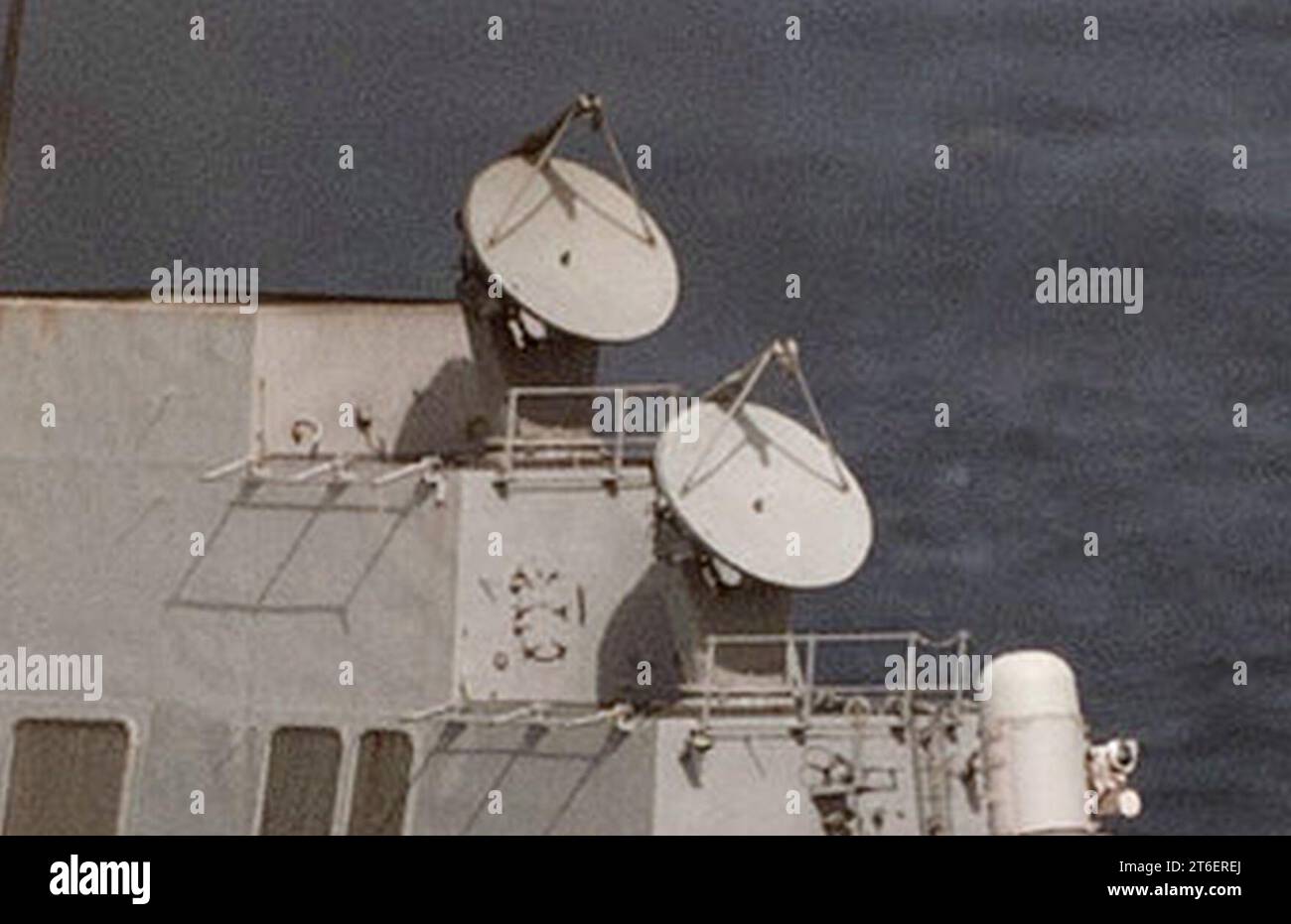 USS Momsen (DDG-92) aft SPG-62 fire-control radars Stock Photo - Alamy