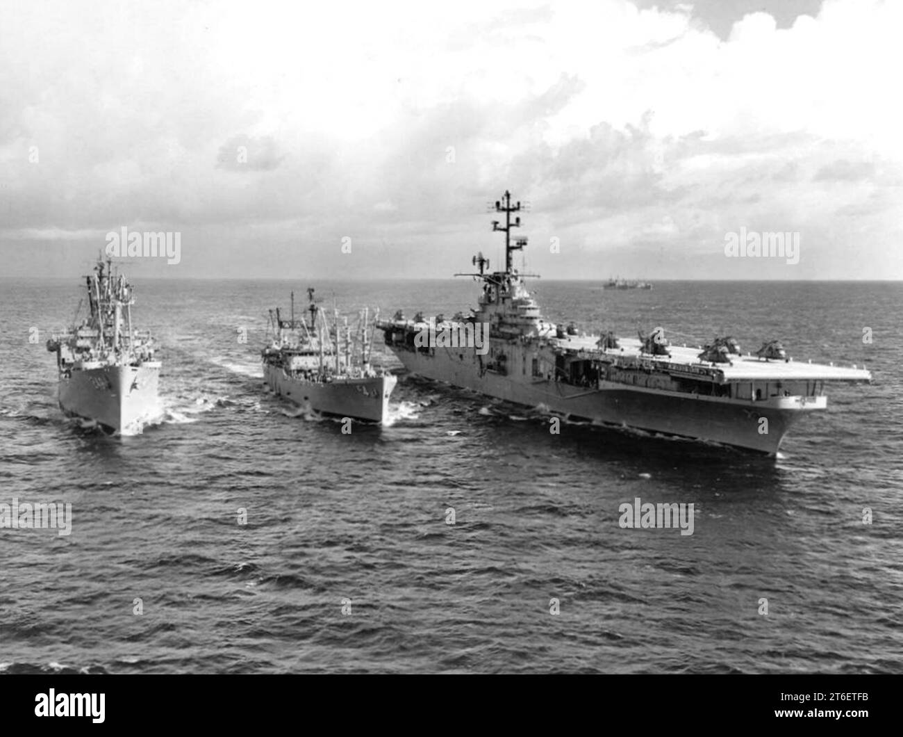 Uss paul revere lph 248 hi-res stock photography and images - Alamy