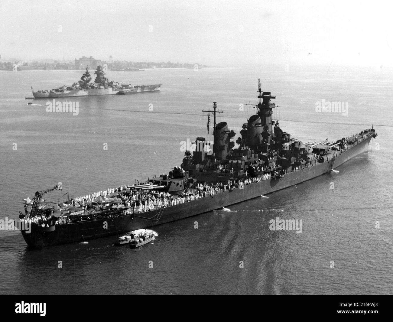 USS New Jersey (BB-62) and French battleship Richelieu at anchor on 7 September 1943 Stock Photo