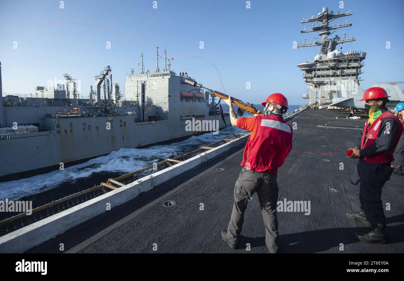 USS Nimitz (CVN-68) replenishes from USNS Carl Brashear (T-AKE 7). (50779596042) Stock Photo