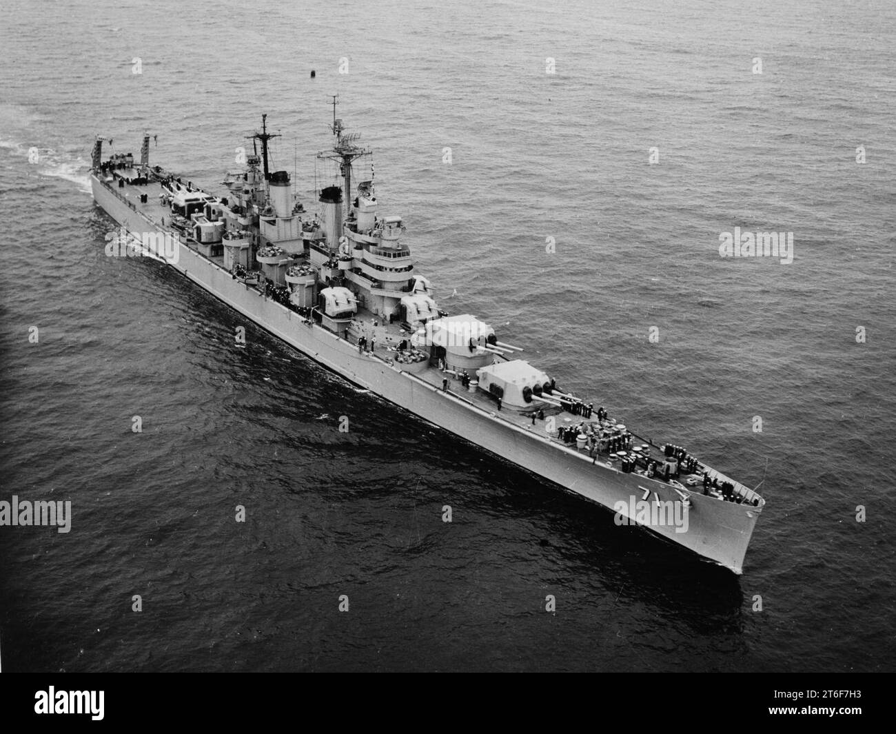 USS Quincy (CA71) underway in the Pacific Ocean 195254 Stock Photo