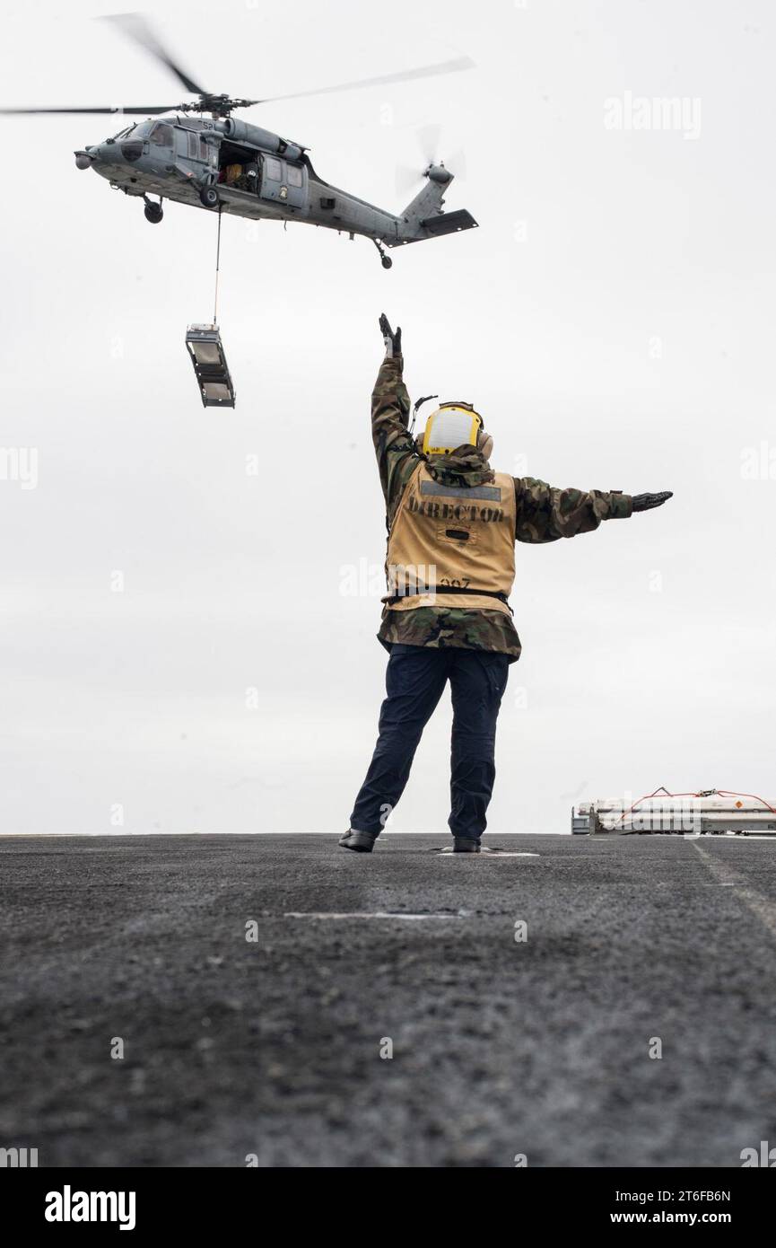 USS Ronald Reagan weapons onload 150511 Stock Photo