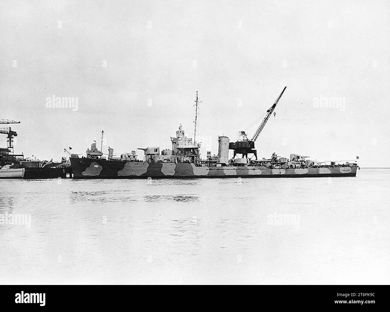 https://c8.alamy.com/comp/2T6FK9C/uss-somers-dd-381-at-the-charleston-naval-shipyard-on-16-february-1942-2T6FK9C.jpg