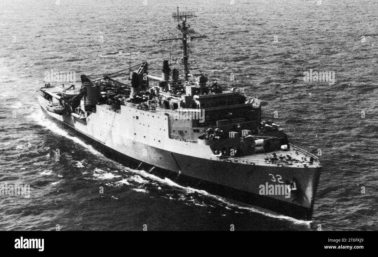 USS Spiegel Grove (LSD-32) underway c1965 Stock Photo - Alamy