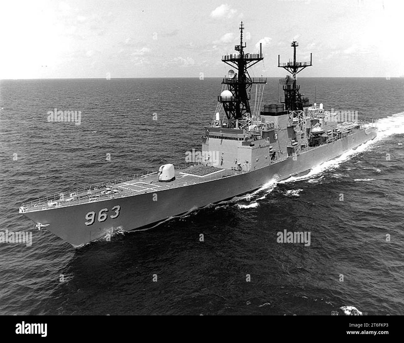 USS Spruance (DD-963) underway after her Mark 41 VLS modernization, circa in June 1987 Stock Photo