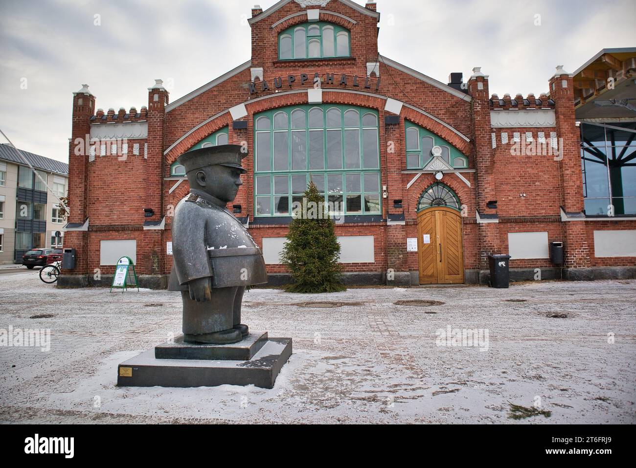 The Statue Of Toripolliisi In Oulu Finland Stock Photo Alamy the-statue-of-toripolliisi-in-oulu-finland-stock-photo-alamy