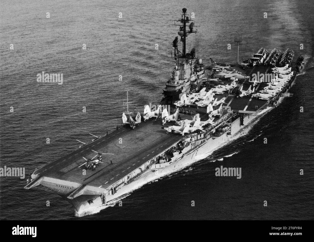USS Ticonderoga (CVA14) underway c1961 Stock Photo Alamy