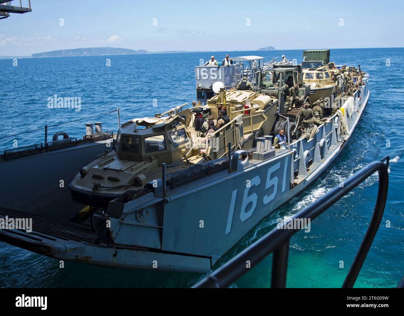 USS Tortuga participates in Balikatan. (8635973920 Stock Photo - Alamy