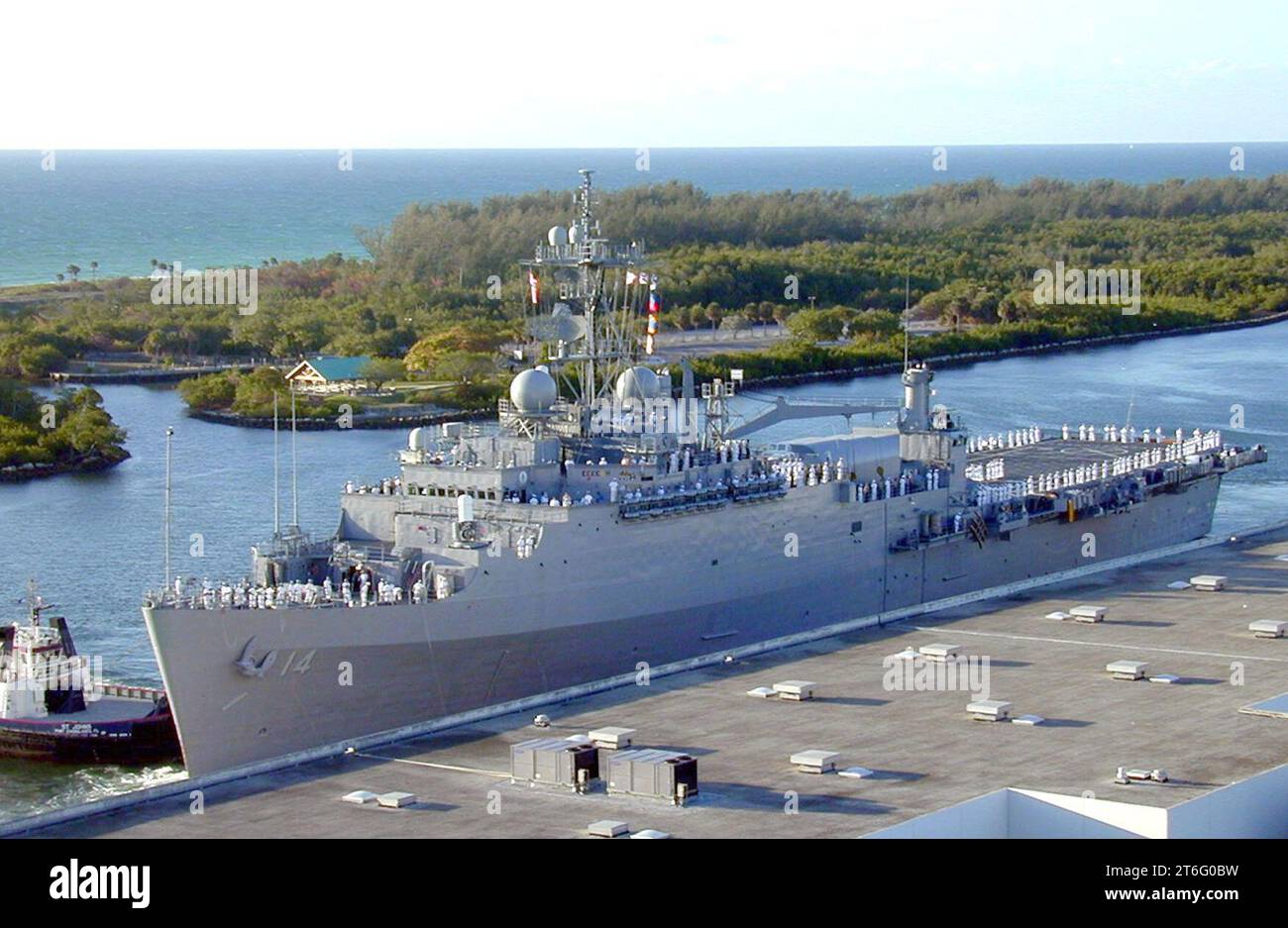 USS Trenton LPD-14 fleetweek2004 Stock Photo - Alamy