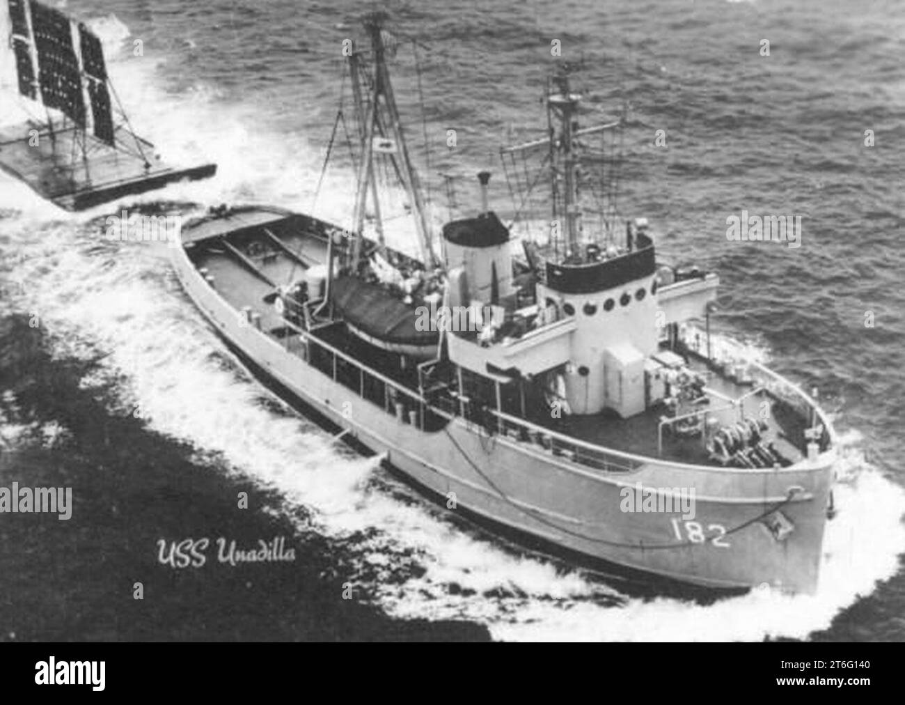 USS Unadilla (ATA182) underway while towing a target sled Stock Photo