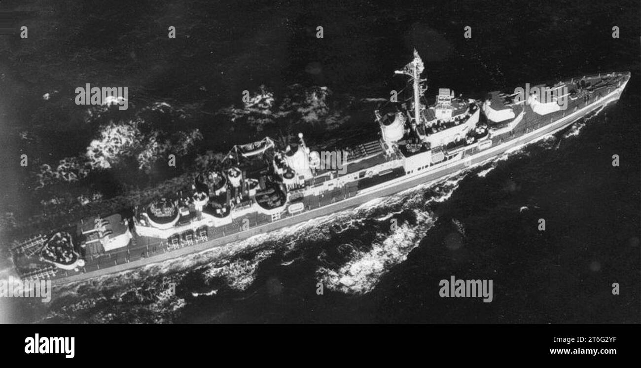 USS Warrington (DD-843) underway off Boston, Massachusetts (USA), on 29 ...