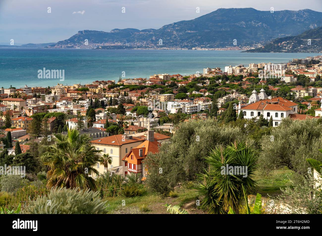 Blick über Bordighera und die üste, Riviera di Ponente, Ligurien, Italien, Europa | View over Bordighera and the coast, Riviera di Ponente, Liguria, I Stock Photo