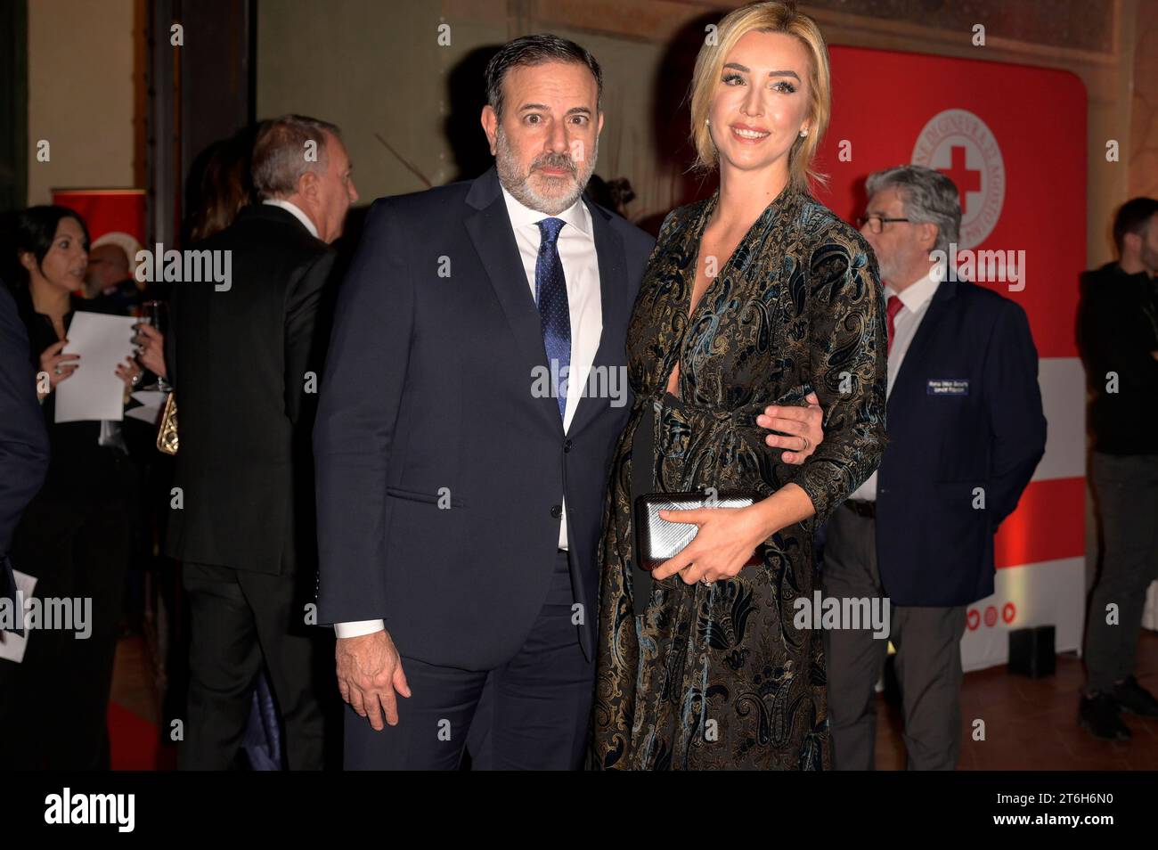 Fausto Brizzi mit Ehefrau Silvia Salis beim Croce Rossa Italiana Charity Event im Hospiz Santo