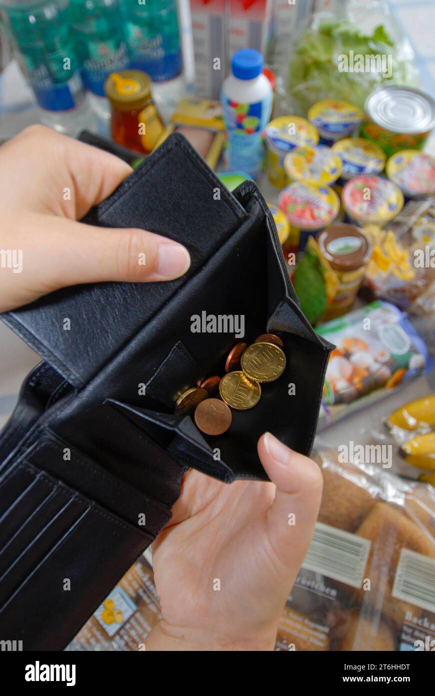 Kosten für Lebensmittel steigen stark durch die Inflation, BLF *** Food costs rise sharply due to inflation, BLF 07010011 Credit: Imago/Alamy Live News Stock Photo