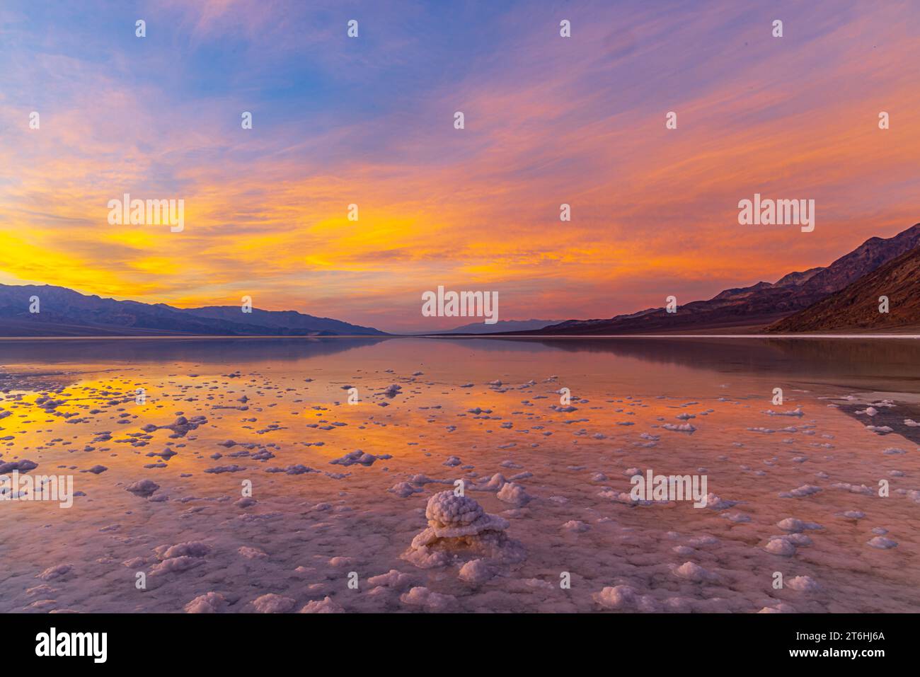 Death valley national park badwater hi-res stock photography and images ...