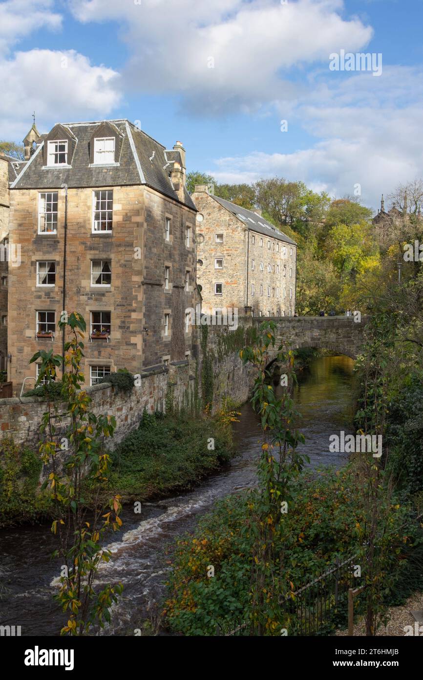 Edinburgh: the early 18th century single span Bells Brae bridge sits on an historic river crossing on the Water of Leith in Dean Village. Stock Photo