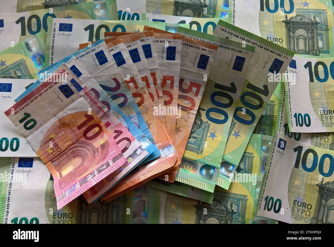 Geld Bzw Bargeld Euro Scheine Verschiedene Geldscheine 10 20 50 geld-bzw-bargeld-euro-scheine-verschiedene-geldscheine-10-20-50