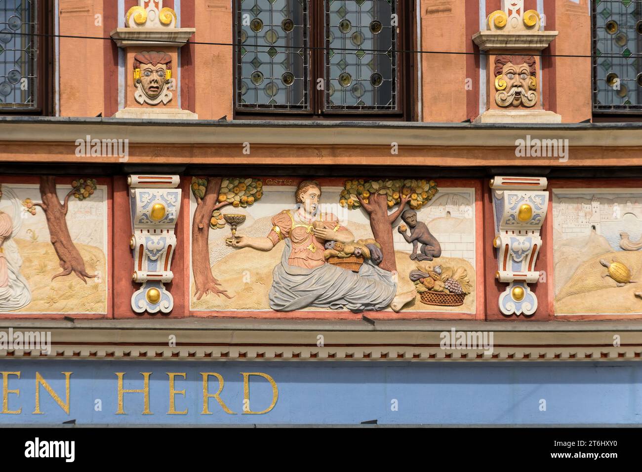 Thuringia, Erfurt, old town, fish market, Haus zum Breiten Herd, personified representations of the five senses: sense of taste, tasting Stock Photo