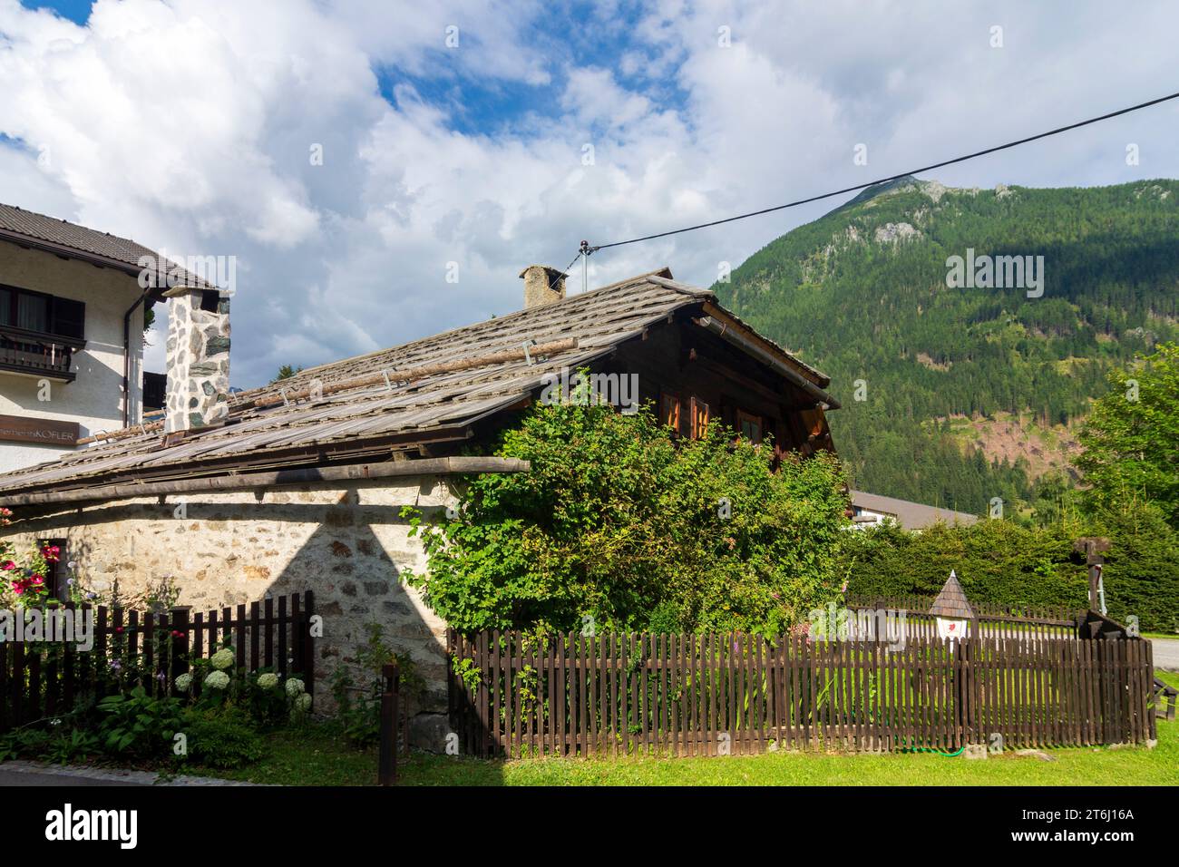 Mallnitz, historic wooden house Schusterkeusche, as a typical Einhof house in Nationalpark Hohe Tauern, Carinthia, Austria Stock Photo