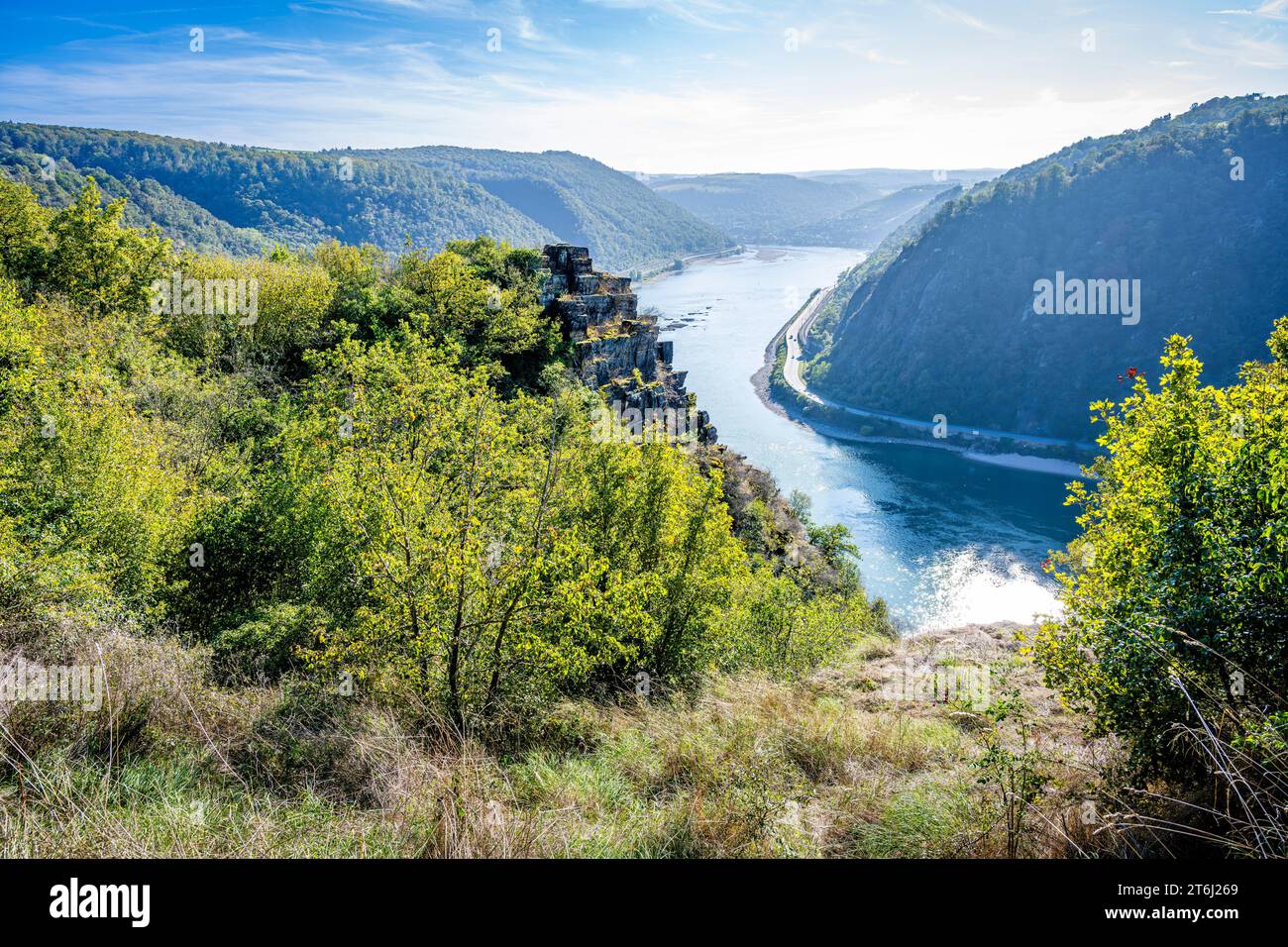 View of the Spitznack in the direction of Oberwesel, a striking rocky outcrop consisting of jagged boulders that rise steeply from the Loreley Valley, Stock Photo