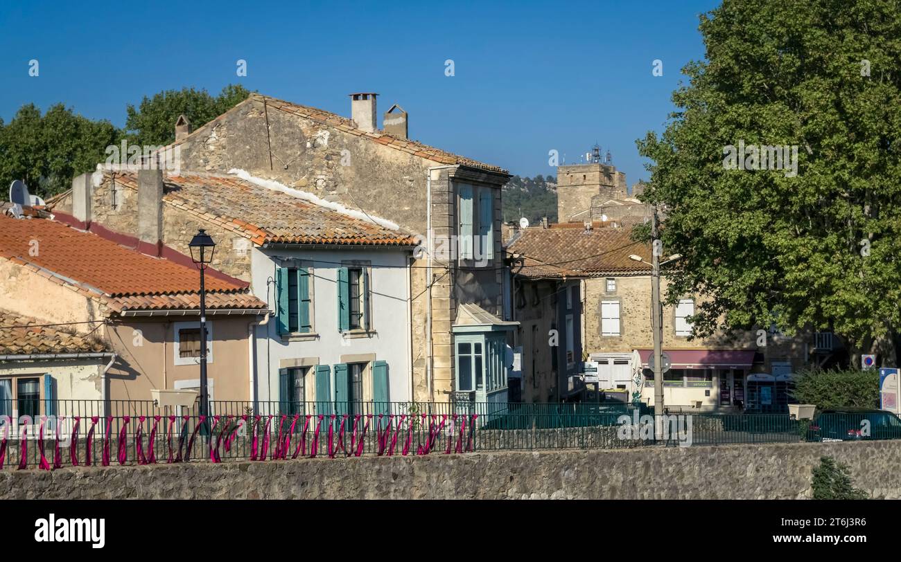 Narrow row houses hi-res stock photography and images - Alamy