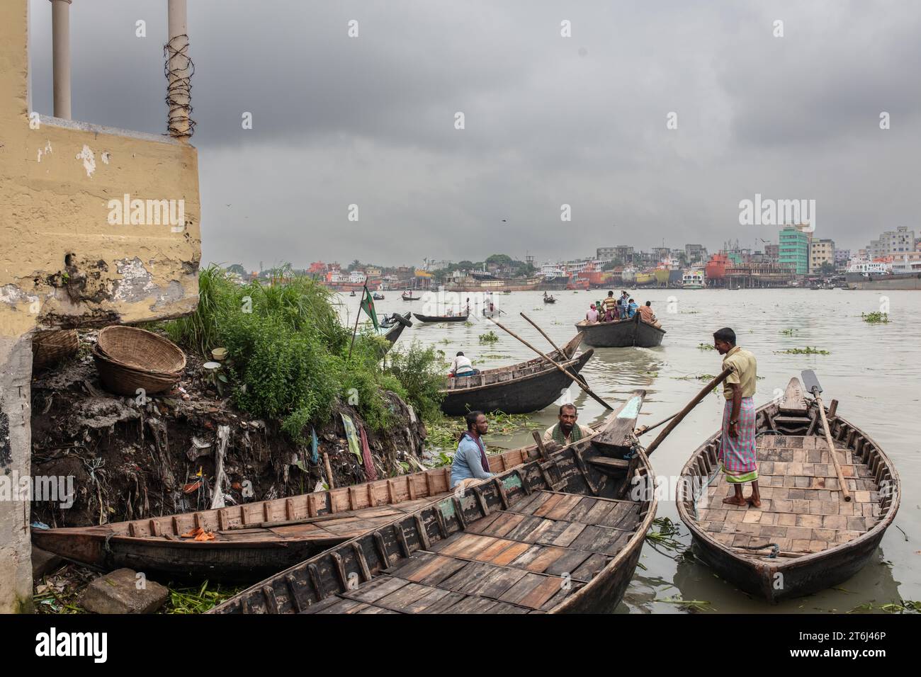 Sadarghat, boat landing stage on the Buriganga, Dhaka, Bangladesh Stock Photo
