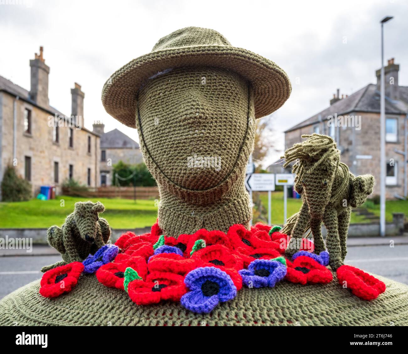 Morriston Road, Elgin, Moray, UK. , . This is a hand knitted/crochet Post Box Decoration for Remembrance of Soldiers, Horses, Dogs and other Animals lost during the Wars. Credit: JASPERIMAGE/Alamy Live News Stock Photo