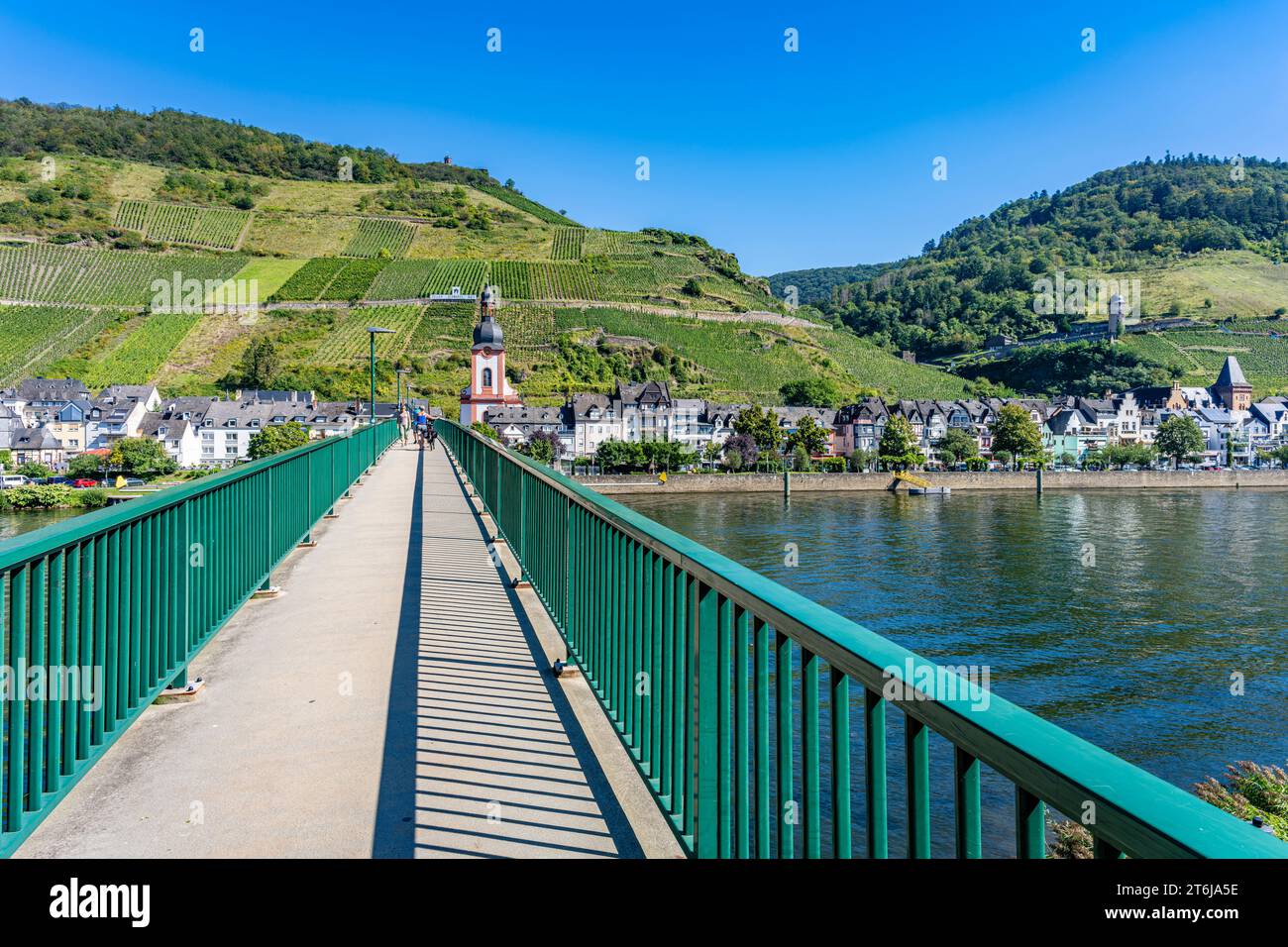 Zell an der Mosel, town with a long history of viticulture at the picturesque Mosel loop at the Zeller Hamm and the famous wine 'Zeller Schwarze Katz', view from the pedestrian bridge, Stock Photo