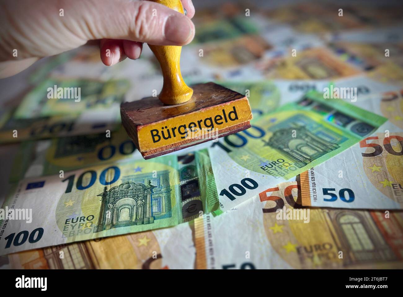 Stamp Geld Themenfoto/Symbolfoto: Buergergeld Geld, Geldscheine, Euro Banknoten ...