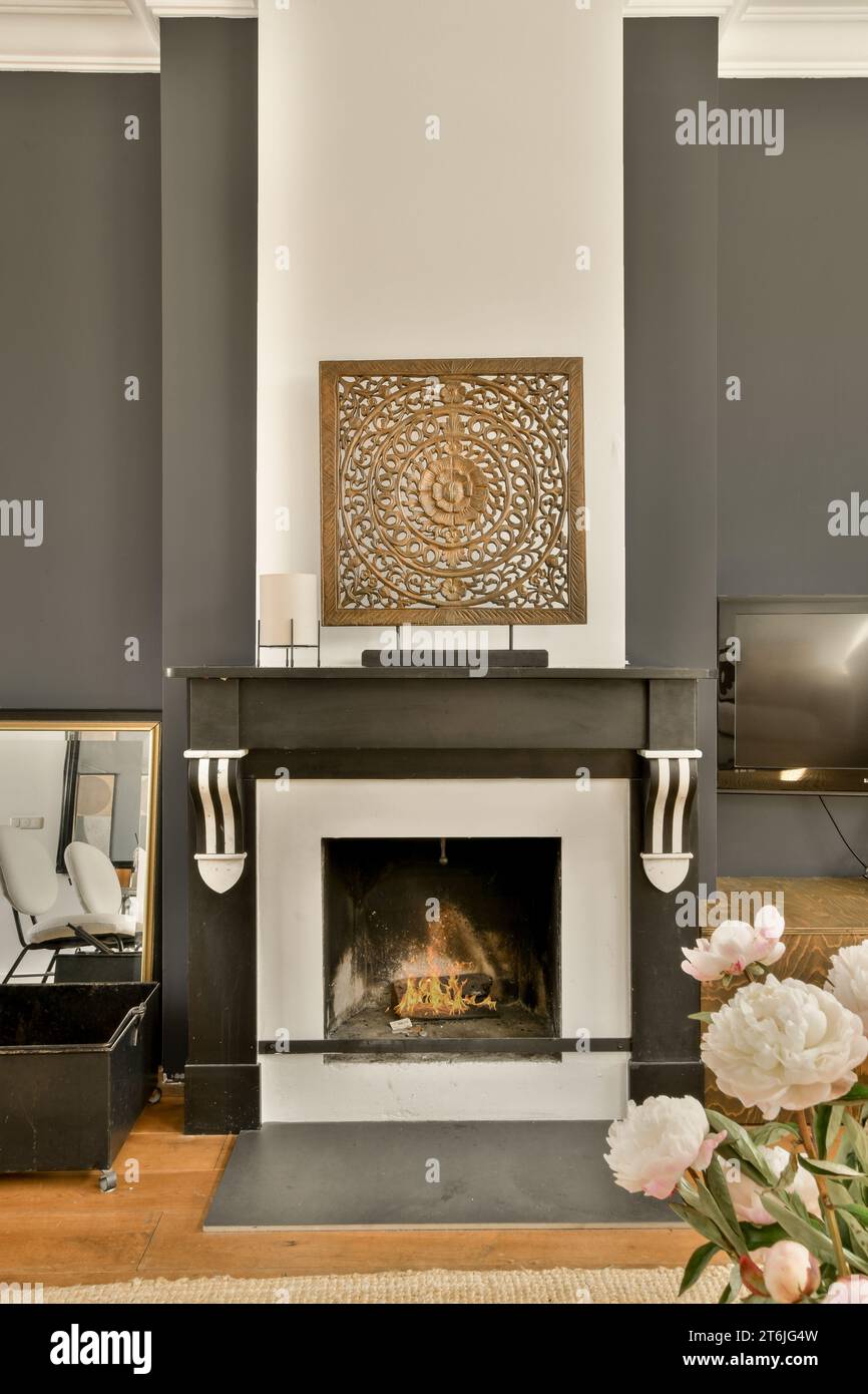 Fireplace mantel hi-res stock photography and images - Alamy