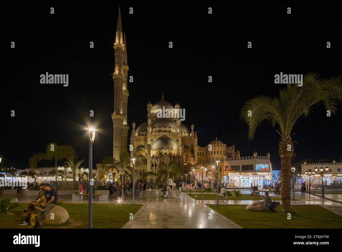 Al Sahaba Mosque in Sharm El Sheikh, Egypt fuses Fatimid, Mamluk and Ottoman style elements into its architecture and interior design.  Night view Stock Photo