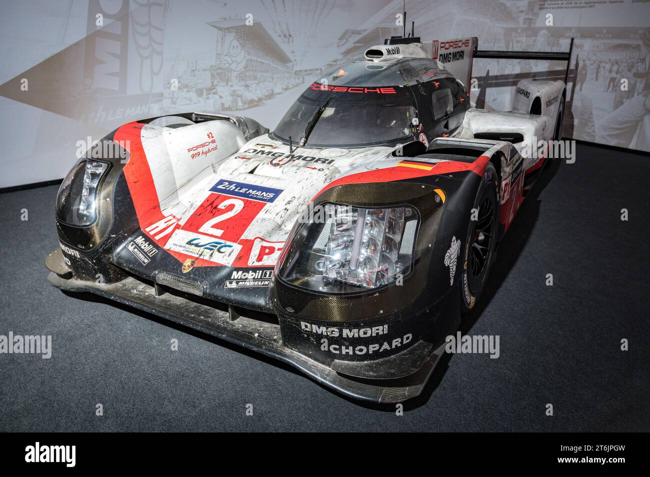 the-spectacular-2017-porsche-919-hybrid-from-the-le-mans-24-hour