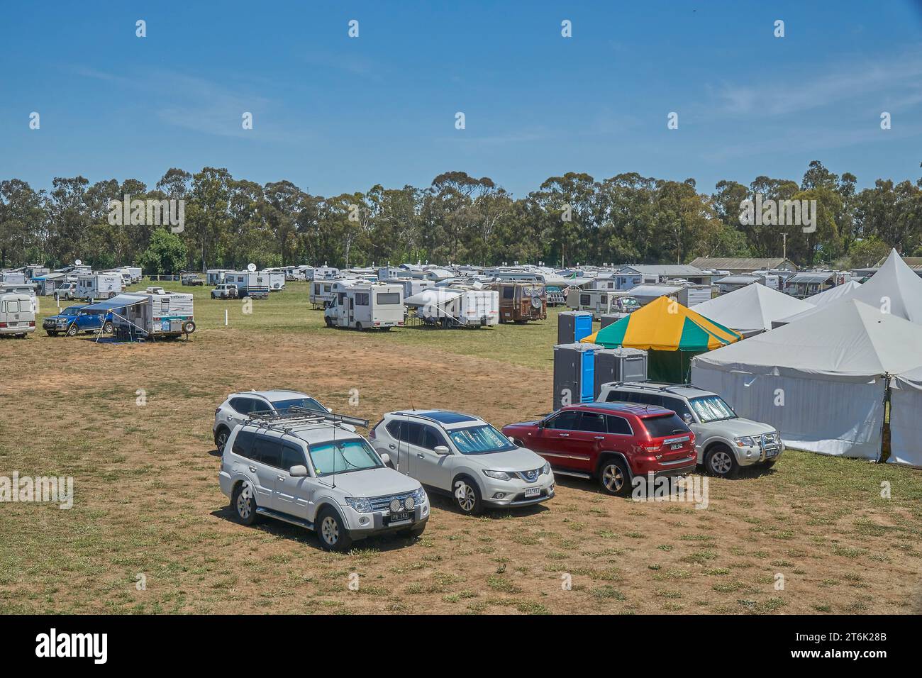 Kyabram, Victoria, Australia, 10th November 2023. A highpoint view of the Recreational Vehicles,  Motorhomes and Caravans camping at the Show Grounds for the two day Kyabram RV Country Music Festival. Credit PjHickox/Alamy Live News Stock Photo