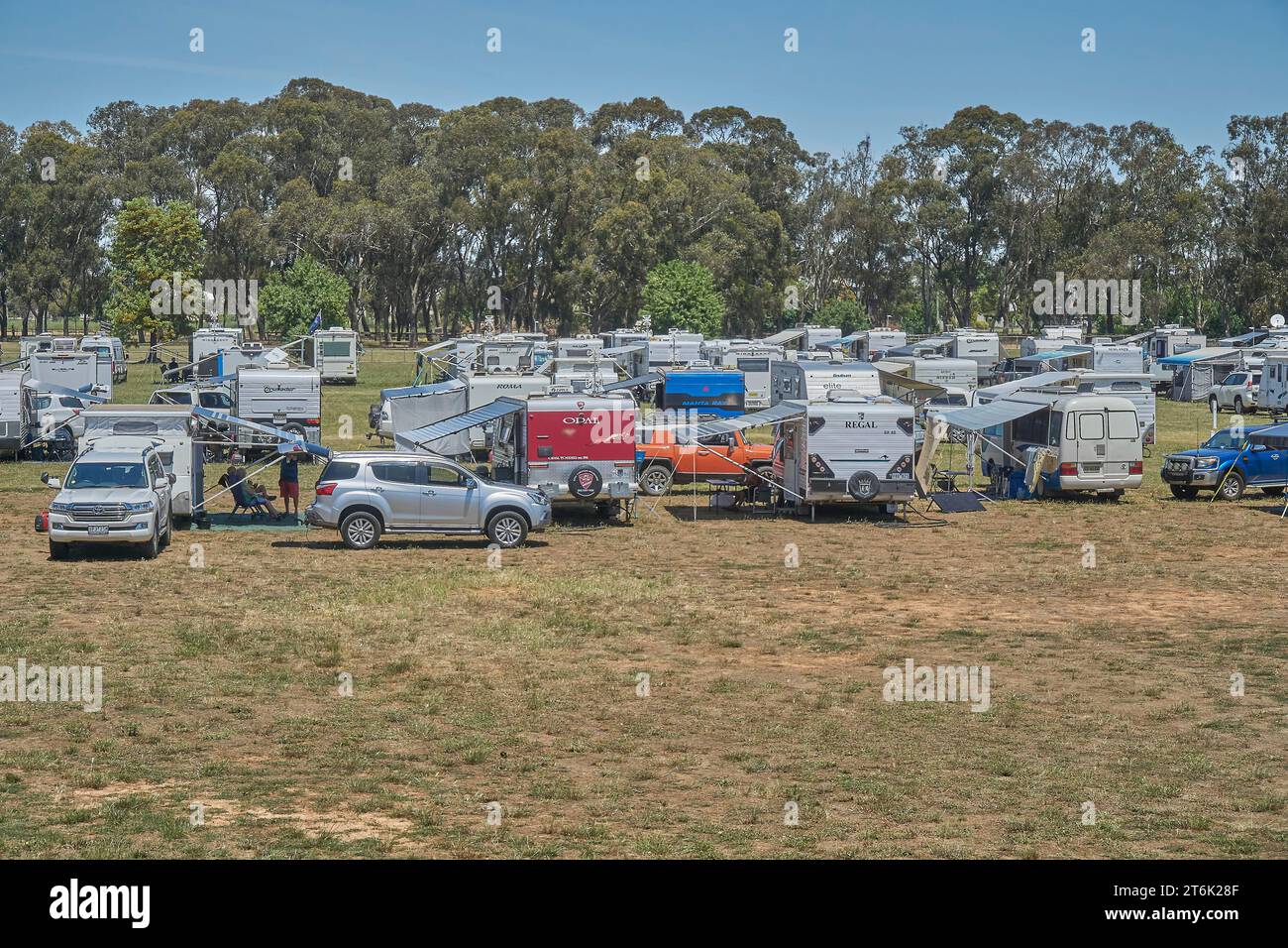 Kyabram, Victoria, Australia, 10th November 2023. A highpoint view of the Recreational Vehicles,  Motorhomes and Caravans camping at the Show Grounds for the two day Kyabram RV Country Music Festival. Credit PjHickox/Alamy Live News Stock Photo