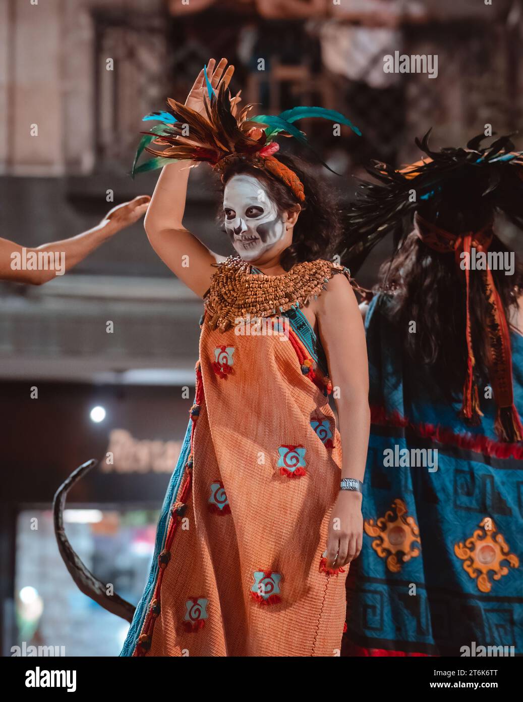 MEXICO CITY, MEXICO - NOVEMBER 04, 2023: Day of the dead parade 2023 in Mexico City, Typical costume of the ancient empire 'Mexica', traditional Day o Stock Photo
