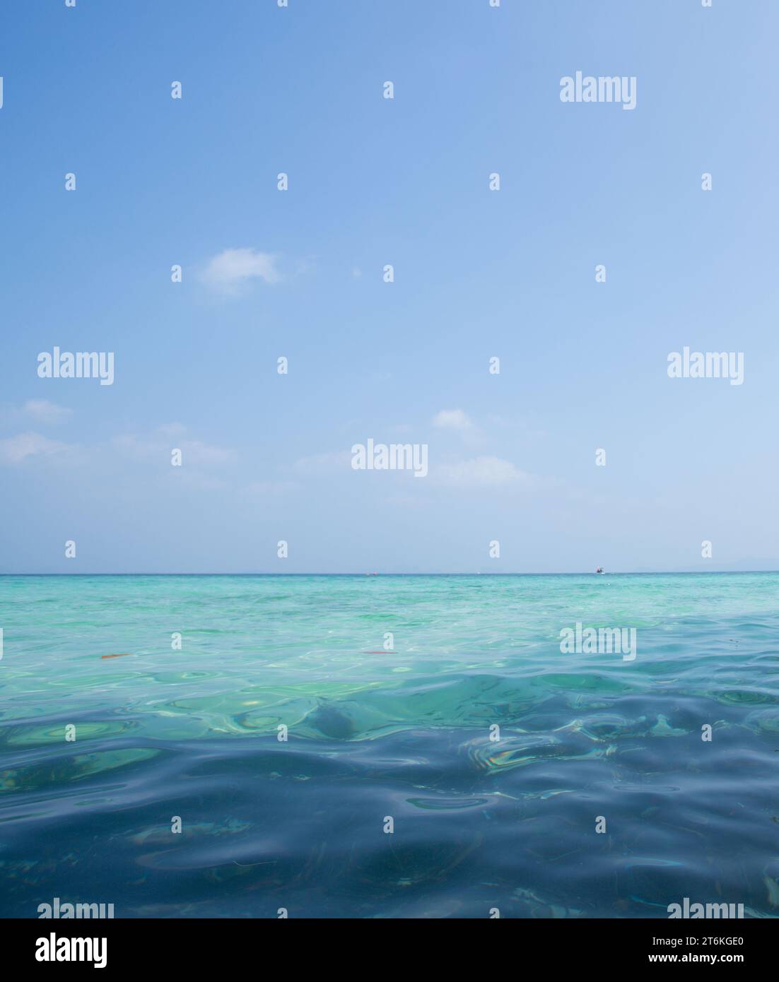Tropical sea deep blue hi-res stock photography and images - Alamy