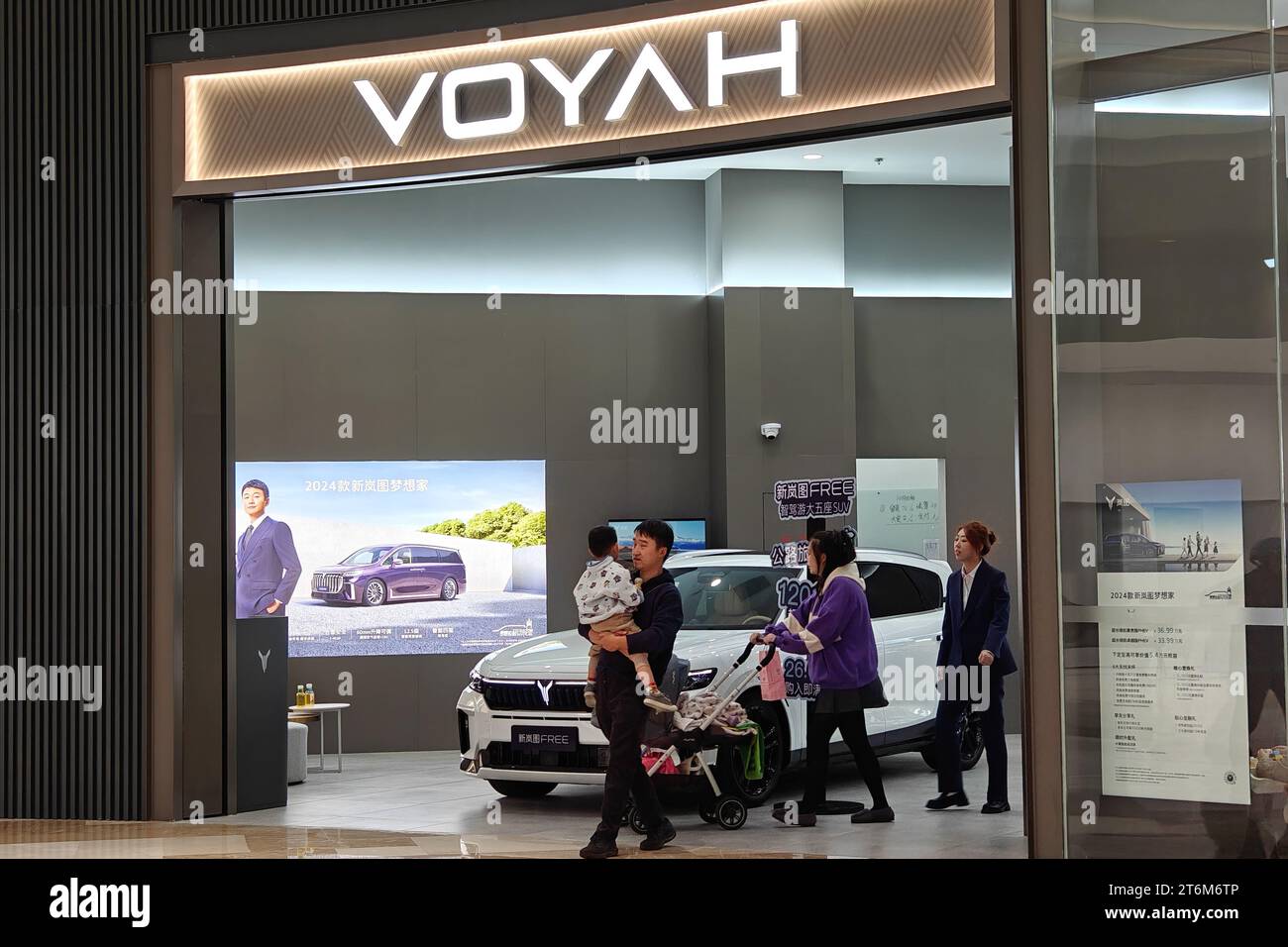 SHANGHAI, CHINA - NOVEMBER 10, 2023 - Customers shop at a VOYAH new ...