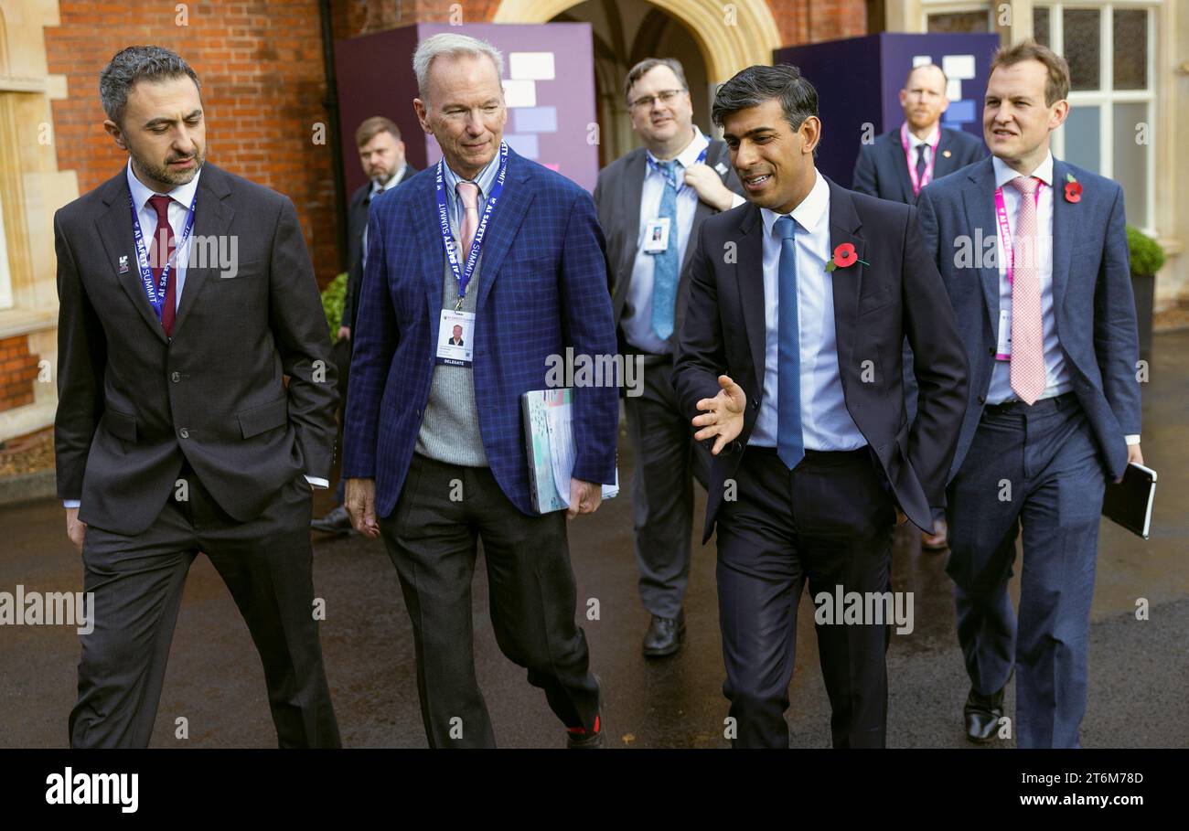 BLETCHLEY PARK, BUCKINGHAMSHIRE, ENGLAND, UK - 02 November 2023 - UK Prime Minister Prime Minister Rishi Sunak meets tech founders and CEOs at the AI Stock Photo