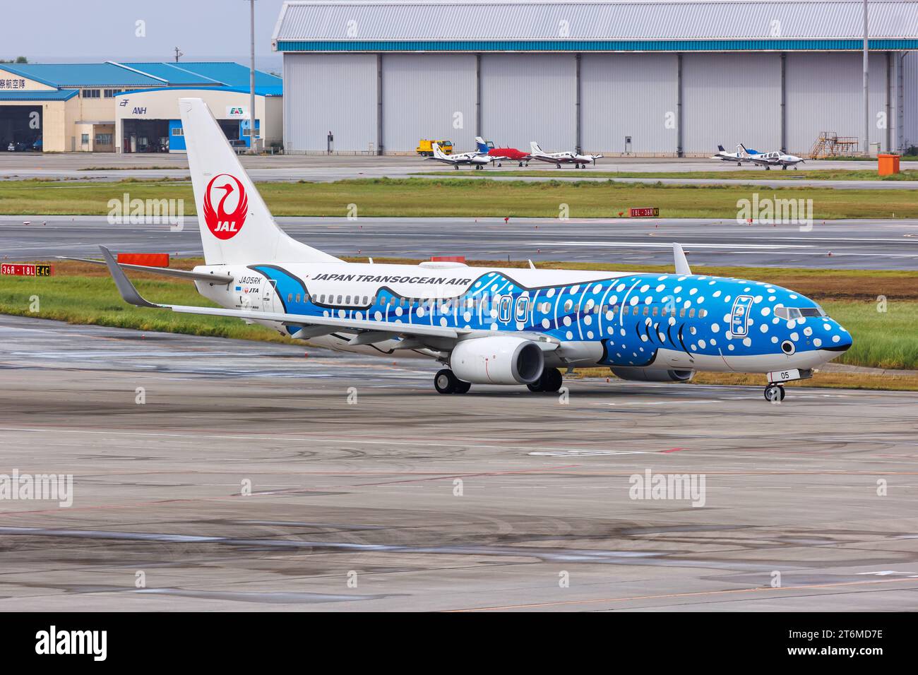 JAPAN TRANSOCEAN AIR BOEING 737-400 WITH WHALE SHARK ON SIDE