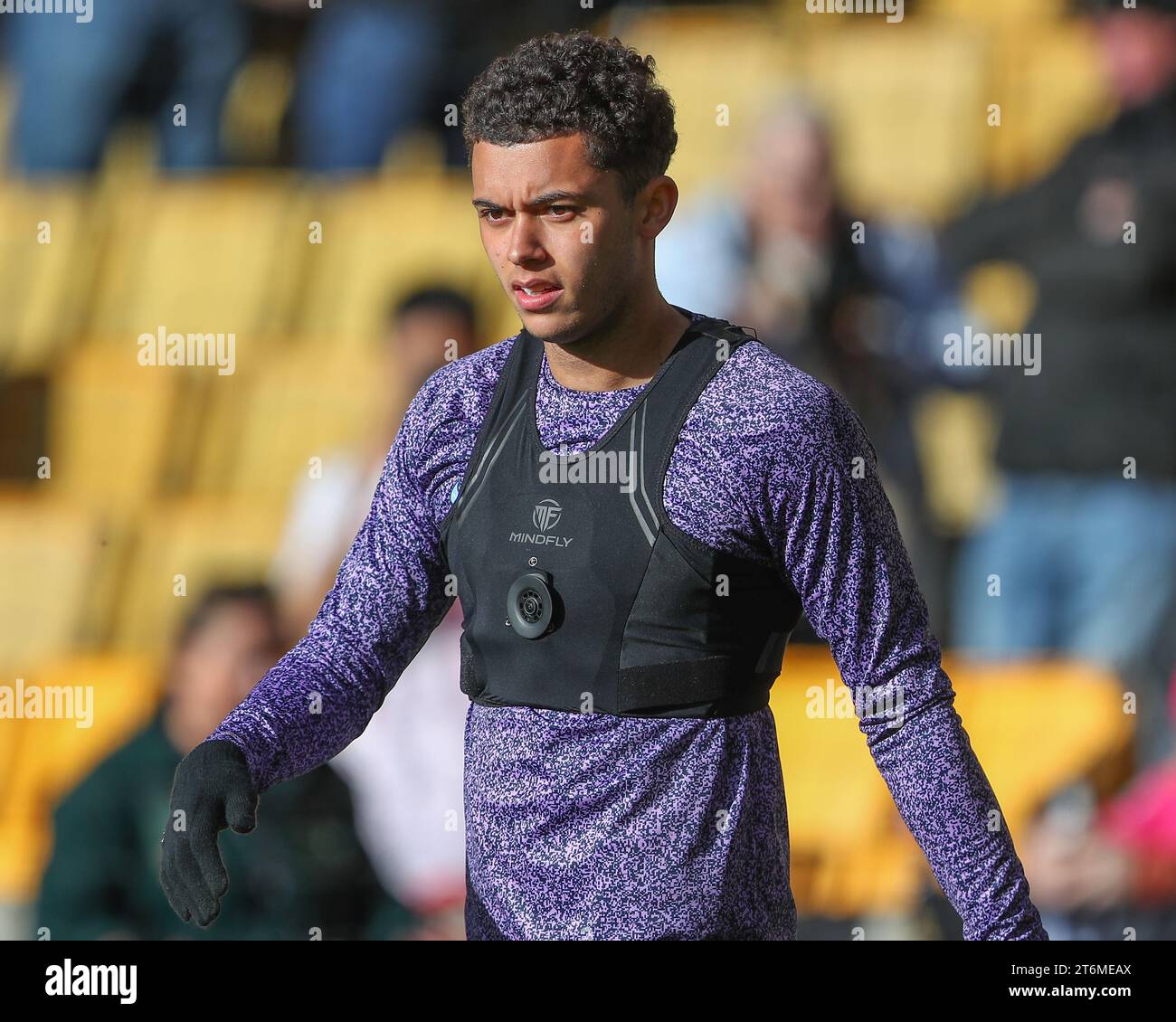 Brennan Johnson #22 of Tottenham Hotspur wears a body camera for the first time in the Premier League during the pre-game warm up ahead of the Premier League match Wolverhampton Wanderers vs Tottenham Hotspur at Molineux, Wolverhampton, United Kingdom, 11th November 2023  (Photo by Gareth Evans/News Images) in Wolverhampton, United Kingdom on 11/11/2023. (Photo by Gareth Evans/News Images/Sipa USA) Stock Photo