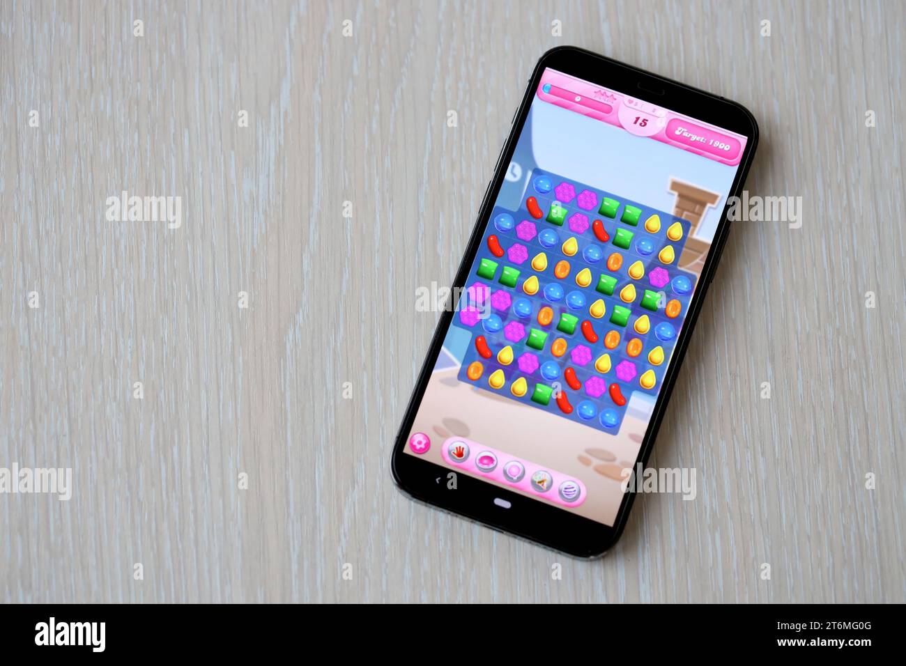 Candy crush game screen hi-res stock photography and images - Alamy