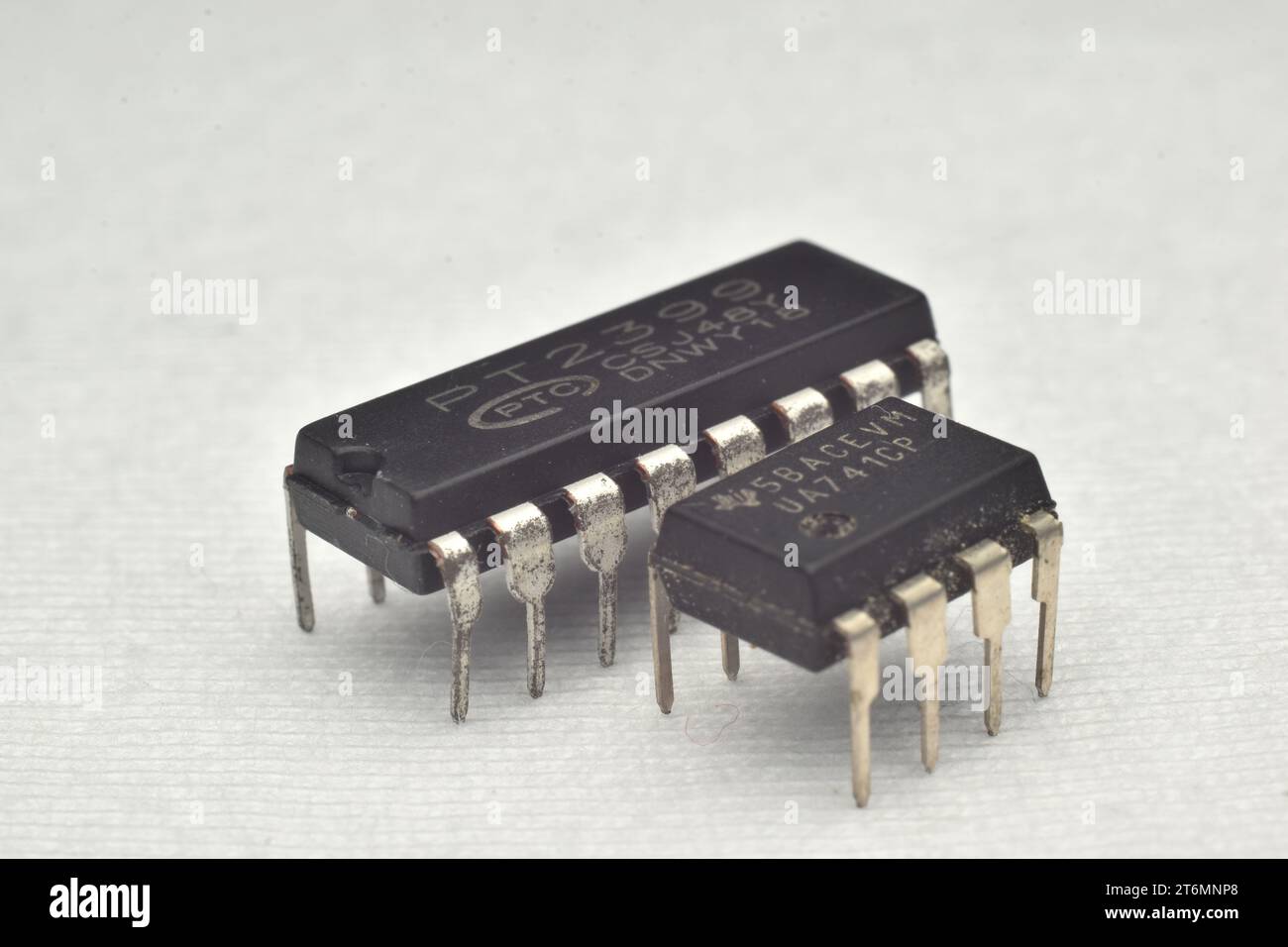 Electronic discrete hi-res stock photography and images - Alamy