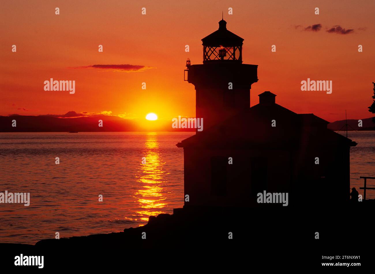 Lime Kiln Lighthouse sunset, Lime Kiln Pt State Park, Washington Stock Photo