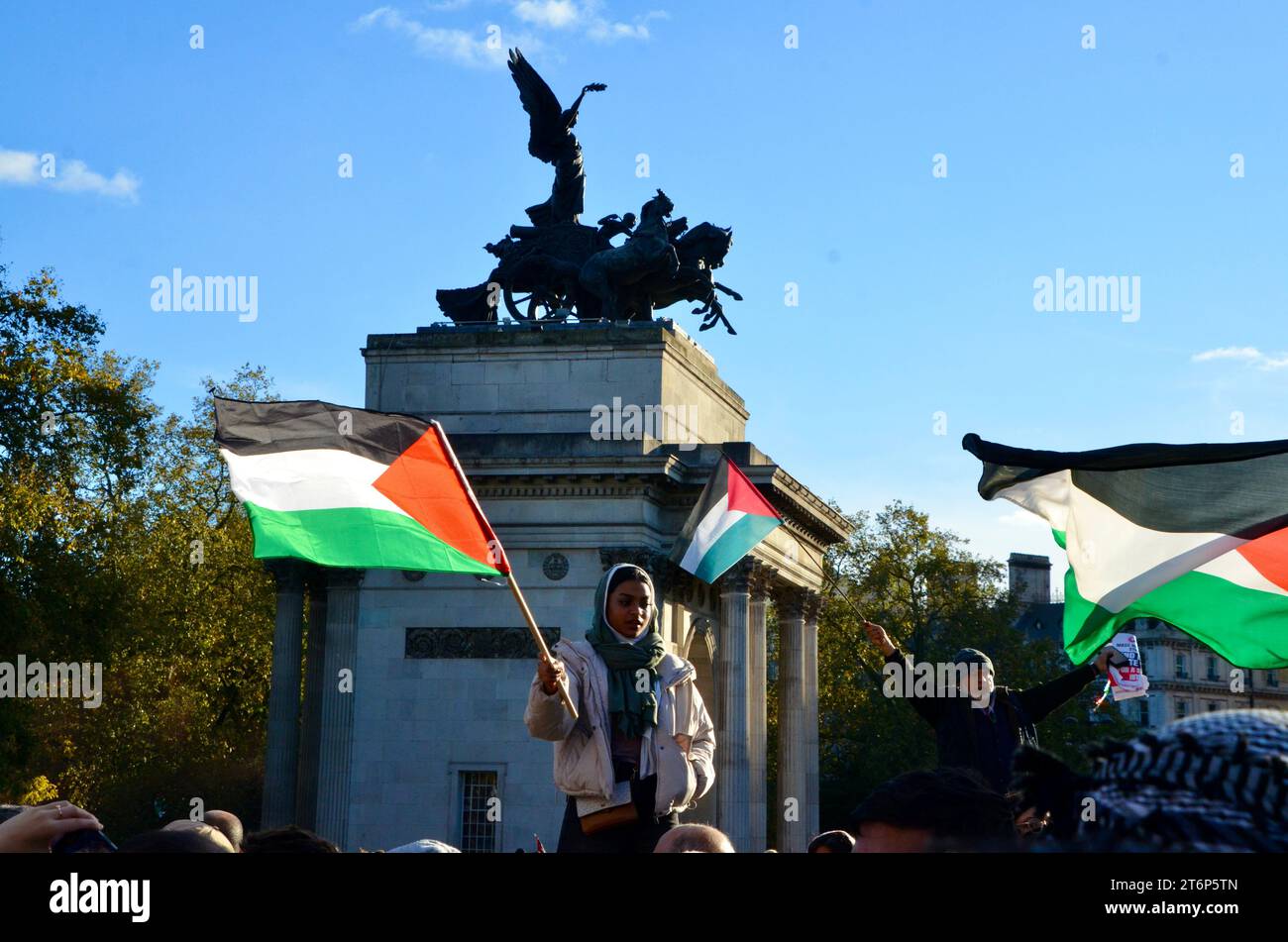 wellington arch;scenes from the mass anti war pro ceasefire demonstration in central london demanding a ceasefire in palestine israel gaza nov 11th 2023 Stock Photo