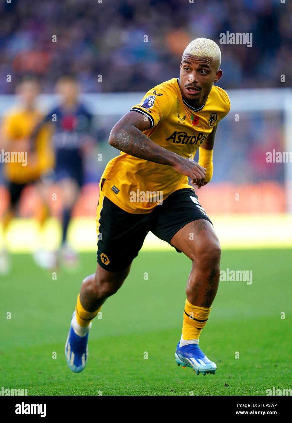 Wolverhampton Wanderers' Mario Lemina during the Premier League match at the Molineux Stadium, Wolverhampton. Picture date: Saturday November 11, 2023. Stock Photo